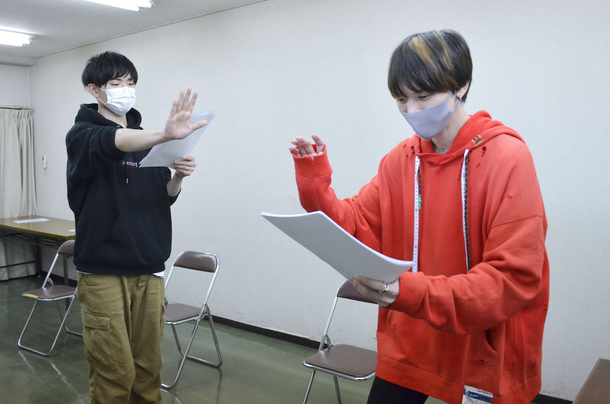 北村諒＆日向野祥、幽霊と一緒に問題解決？　映画「ゴーストダイアリーズ」朗読劇の稽古場に独占潜入 イメージ画像