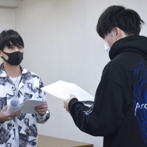 北村諒＆日向野祥、幽霊と一緒に問題解決？　映画「ゴーストダイアリーズ」朗読劇の稽古場に独占潜入 イメージ画像