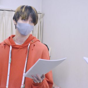 北村諒＆日向野祥、幽霊と一緒に問題解決？　映画「ゴーストダイアリーズ」朗読劇の稽古場に独占潜入 イメージ画像