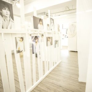 丘山晴己ら20人が参加　全員が“白シャツ”の『白シャツ男子』の写真展が開幕 イメージ画像
