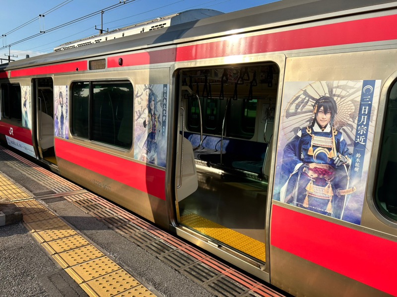 舞台『刀剣乱舞』京葉線ラッピング&ジャック車両が運行中 イメージ画像